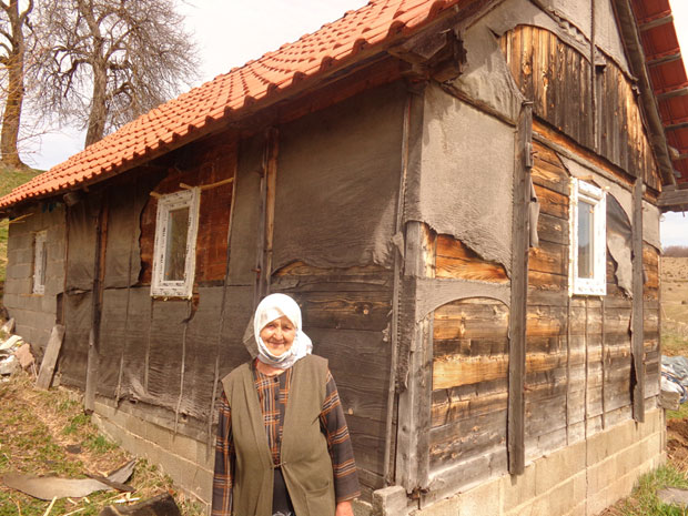 Купатило стигло у бакину брвнару